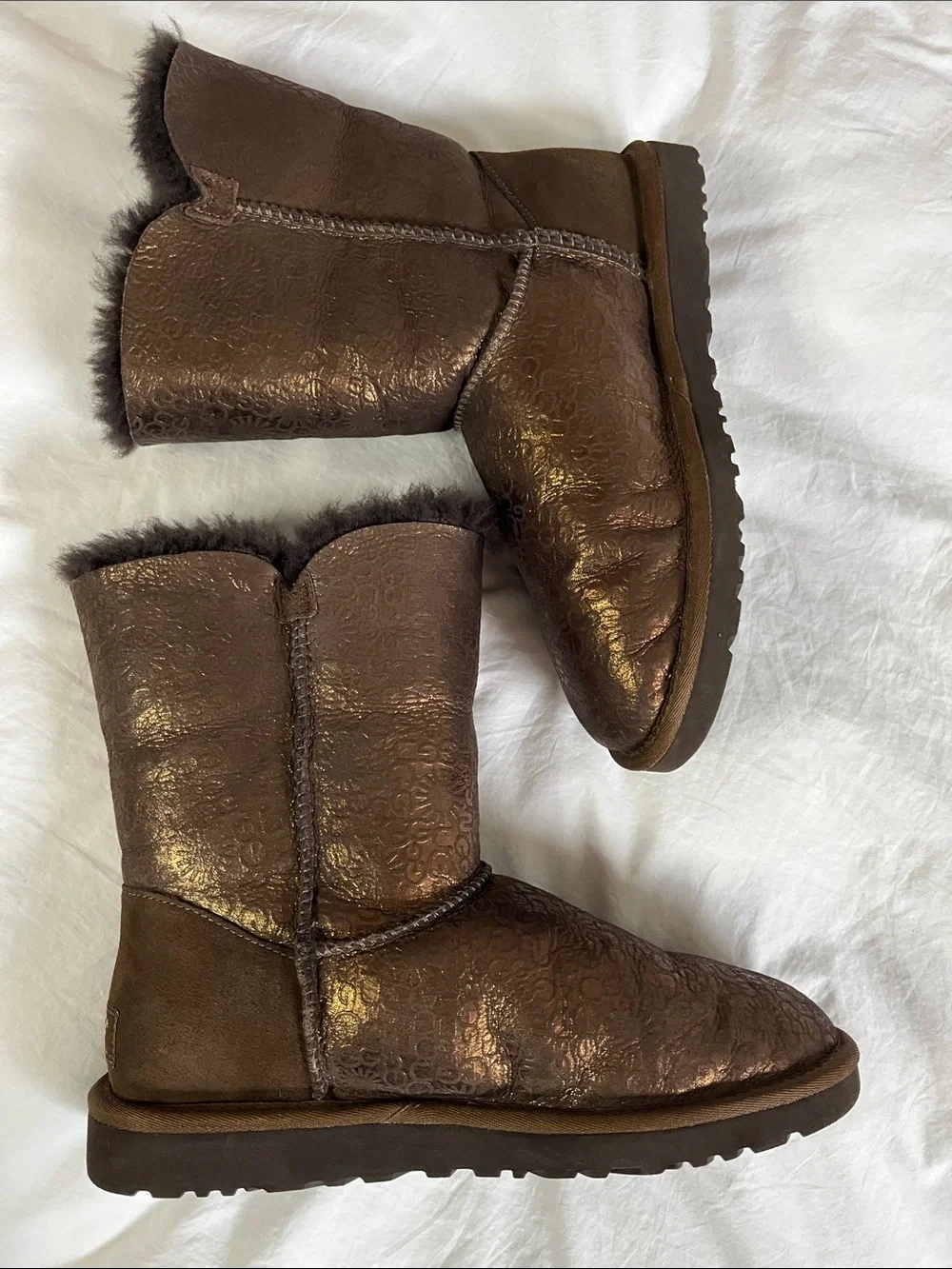 UGG Bailey Button Metallic Logo boots in bronze women’s size 9 winter boots